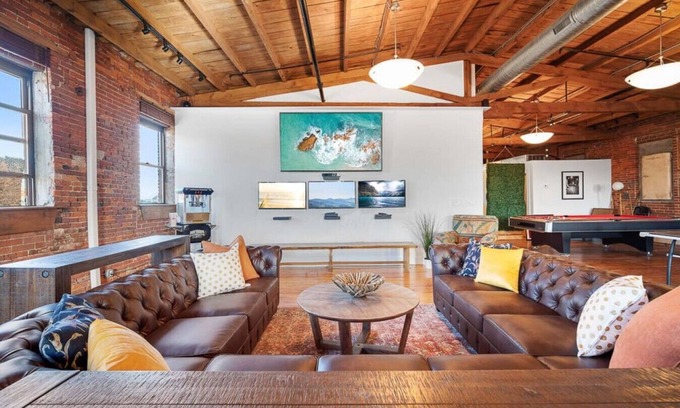 Norris Square House | 4K sqft LOFT | Gym | Pool Table | Ping Pong