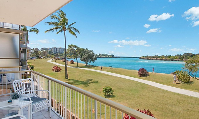 Tweed Heads Apartment | 5/18 Endeavour Parade Absolute riverfront in central Tweed Heads Wi-Fi Included