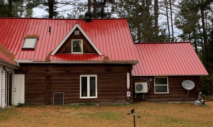 Petawawa House | 5 Bdr Log Home on 44 AC with trails on lakefront