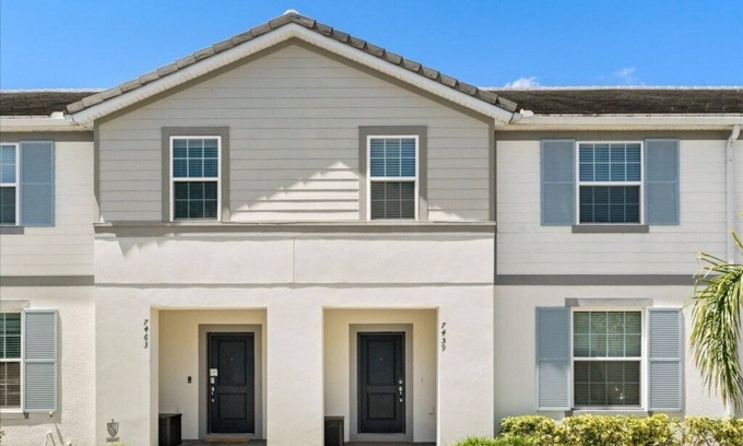 Loughman Villa | 5 BED | 4 BATH Townhome & POOL 7459Oak