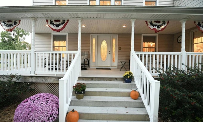 South Haven House | 5 bed, 5 bath, fire pit, private heated pool, close to downtown!