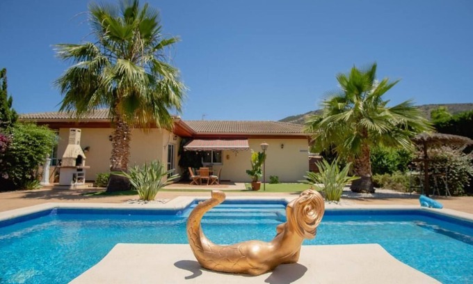 El Albir Villa | 5-bed chalet in Albir, with swimming pool, AC, 20-min-walk to beach.