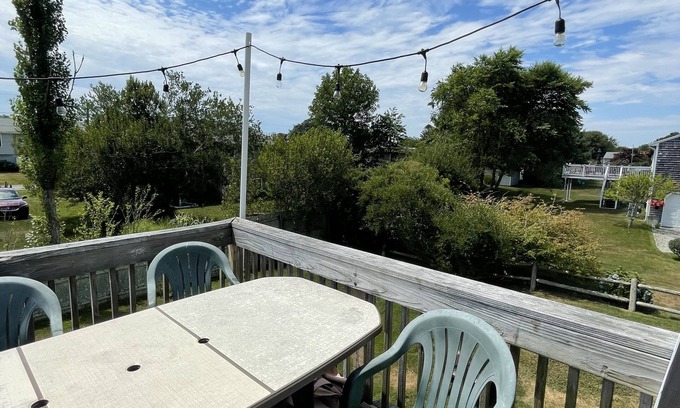 Narragansett House | 5 bedroom, 2 bathroom colonial located just minutes away from Scarborough Beach.