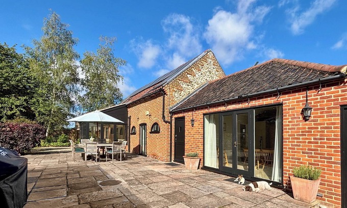 Little Fransham Cottage | 5 bedroom accommodation in Little Fransham