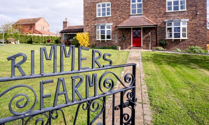 Wichenford Cottage | 5 bedroom accommodation in Wichenford, near Worcester