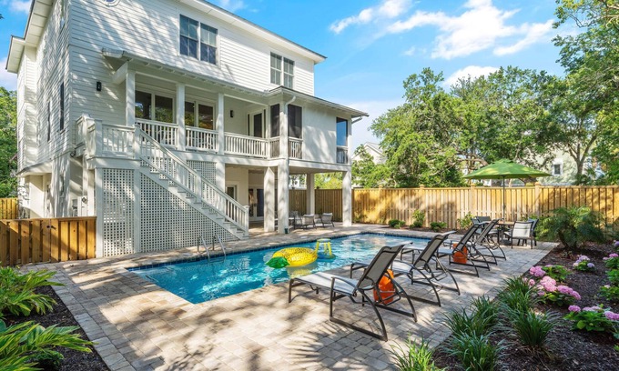 East Beach House | 5-bedroom Oceanview beauty is just steps away from the ocean