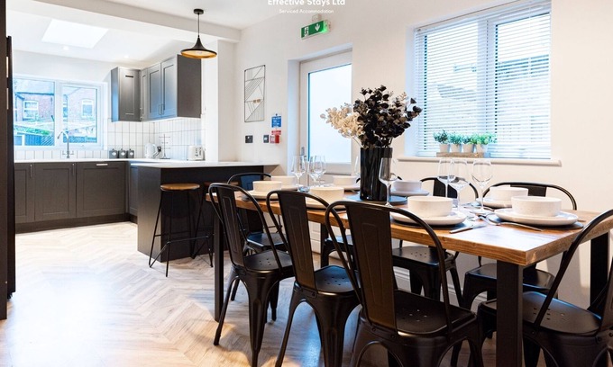Shrewsbury House | 5 Bedroom Victorian Town House Perfect for Family Groups and Contractors