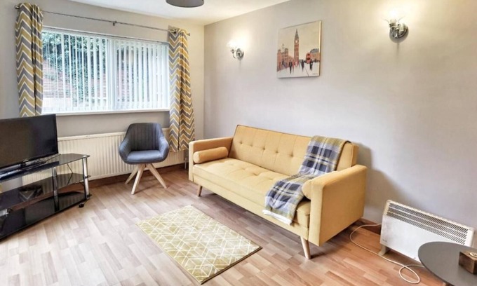 Kimberley House | 5 bedroomed house available for guests and contractors Wifi Parking
