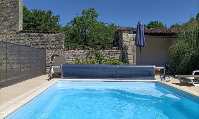 Haimps House | 5 beds cottage with heatted pool in a lovely stones village