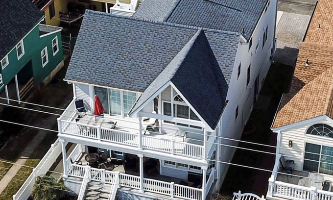 North End House | 5⭐️ “BEST TIME OF the YEAR AVAILABLE!” OCT 3rd-5th wkend! 1 BLOCK TO BEACH!