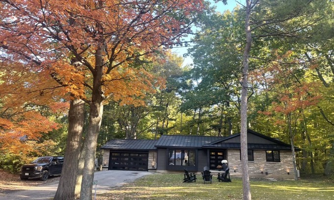 Grand Bend House | 5* Lavish Luxury Home in Grand Bend where the Sunsets are Breathtaking