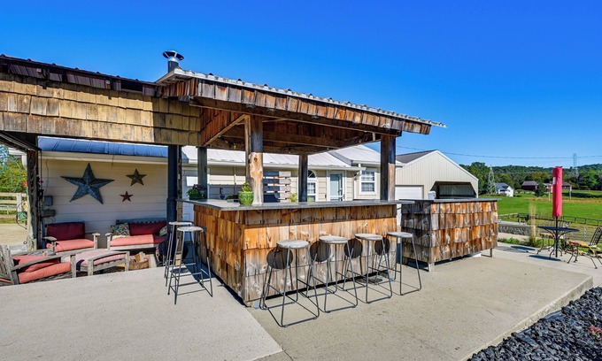 Somerset House | 5 Mi to Dtwn Somerset! Country Retreat w/Gazebo