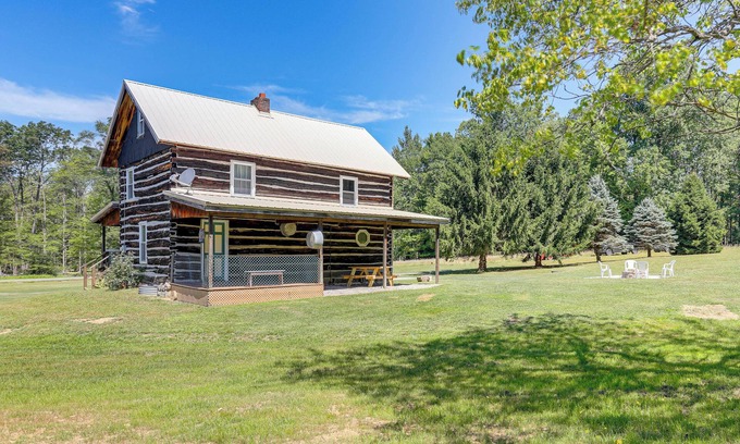 Penfield Cabin | 5 Mi to State Parks: Penfield Cabin w/Fire Pit!