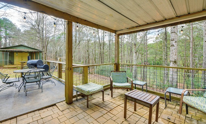 LaGrange House | 5 Mi to West Point Lake: Group Getaway Near Town