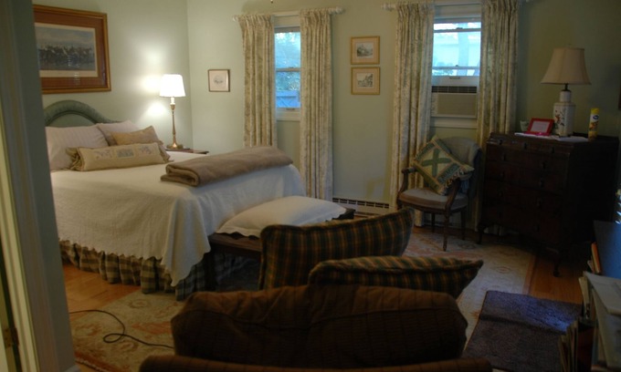Middleburg House | 5 Min to center of Middleburg - Private Guest Suite w/private entrance & bath.