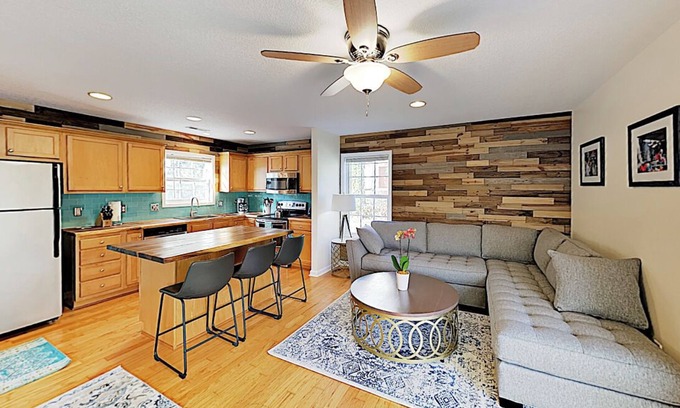 Woodfin House | 5 min to DT AVL ! Sparkling CLEAN, hip chic