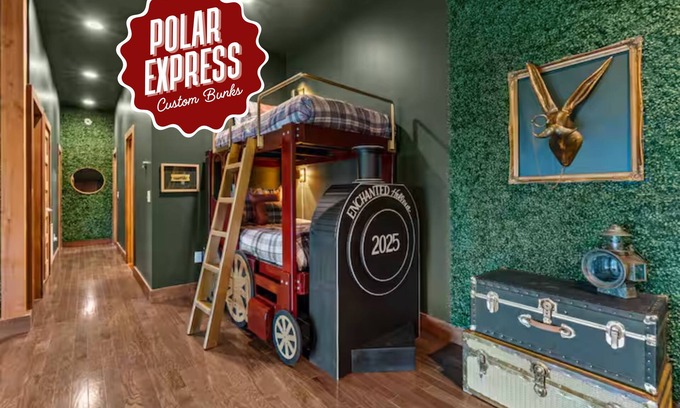Bryson City Cabin | 5 Min to Polar Express - Rare Weekend Open! Luxe Cabin + Train Bunks