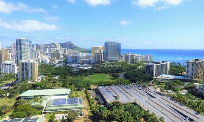 McCully - Moiliili Condo | 5 mins to the Beach/OCEAN+Mt View. Centrally located in Waikiki