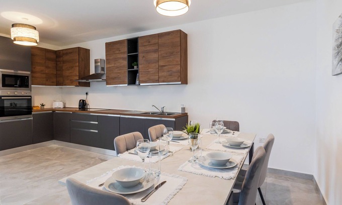 Sliema Apartment | 5 mins walk from Valletta Ferry - Apartment in Sliema with View of Valletta.