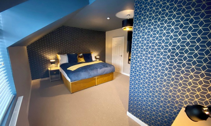 Everton House | 5 minute walk to Anfield stadium and perfect location for the Liverpool Centre