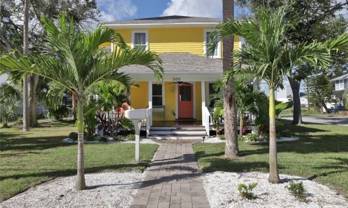 Historic District House | 5 minutes to the beach, 1 block from Canal St