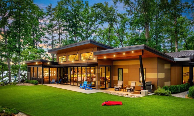 Seneca House | 5๐ Modern Lakefront Luxury Oasis ๐บ๐ธ 270ยฐ Lake Views w/Dock & Hot Tub!