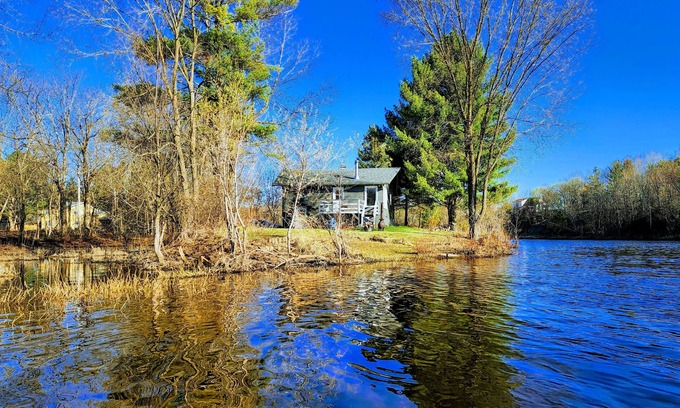 Saint-Liguori Cabin | 5- Olivier : Charming modern cottage by a river