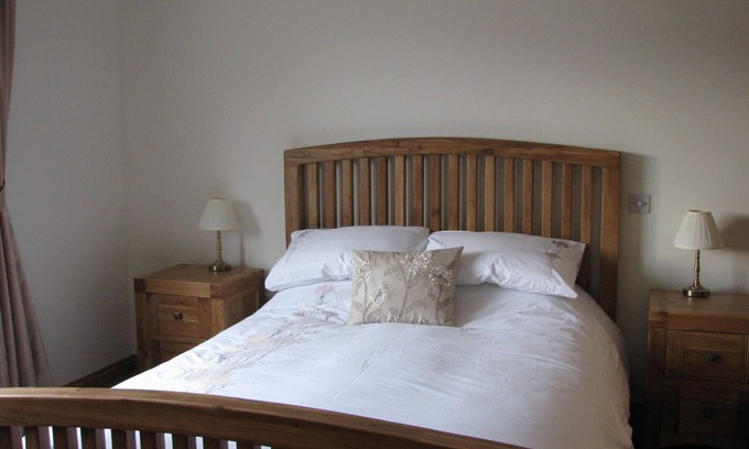 Harris House | 5 star accommodation for couples.nTraditional sauna,log burner and cinema room.