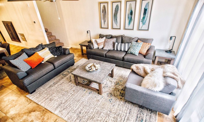 Moab South Valley House | *5 Star reviews 🌵Moab Adventure condo. Tennis/basketball, BBQ, Garage