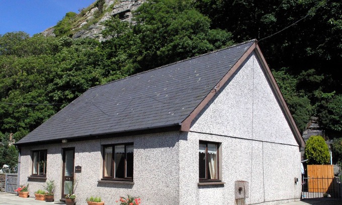 Harlech House | 5*Tan-Y-Graig Lies Below Harlech Castle