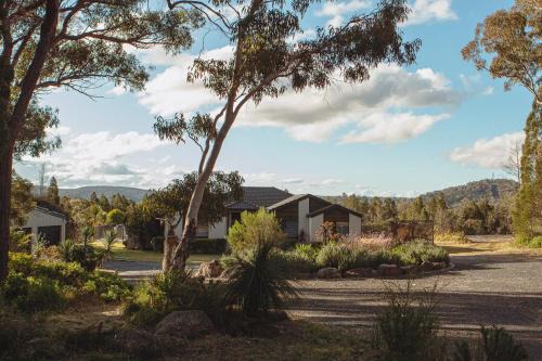 Stanthorpe House | 50 HALE HAVEN