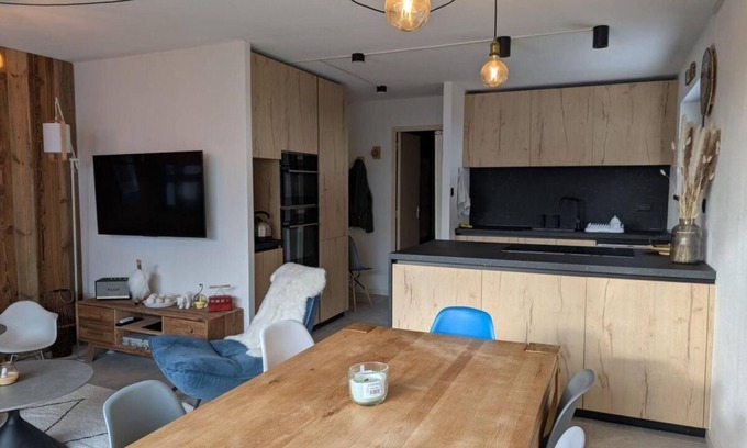 Arc-1600 Apartment | 50m from ski slopes, 8th floor, balcony, tv, ski locker, 65m², Les Arcs