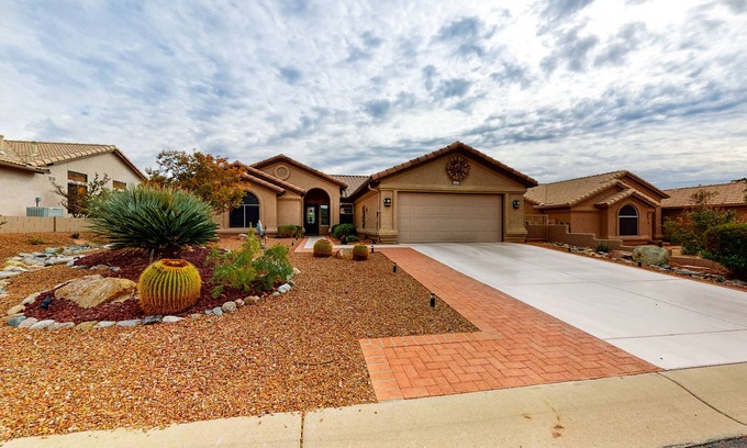Saddlebrooke House | 55+ Resort Home - Shared Pool & Hot Tub - WiFi, AC, Snowbird-Friendly, Dogs OK
