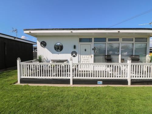 Chapel Saint Leonards House | 56 Cherry Park Chalet