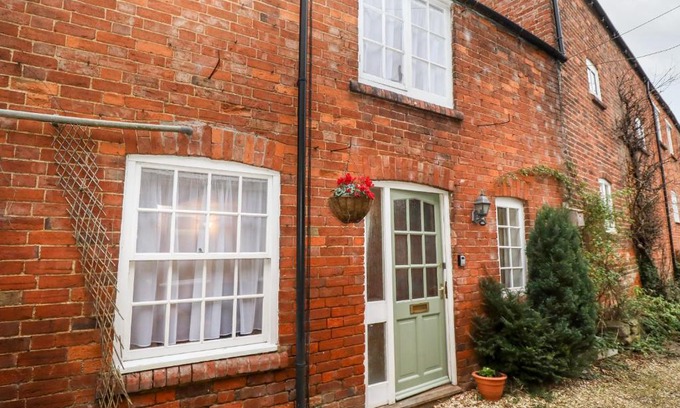 Medbourne House | 5A Waterfall Way