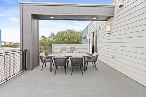 Reunion Apartment | 5Bd 4 and a half Ba 2 Story apt 49-215