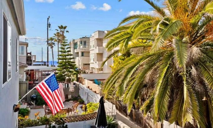 Mission Beach Apartment | 5BR Beach Retreat+Large Patio+AC Sleeps 18+by Sand