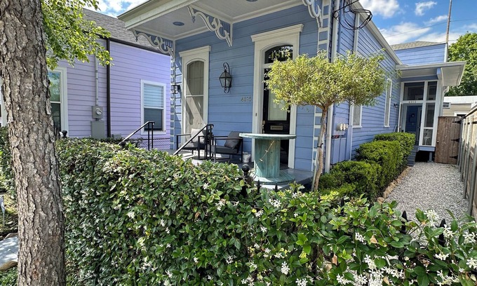 West Riverside House | 5BR Beautifully Restored Historic New Orleans Home-Privacy Gate & Screened Porch