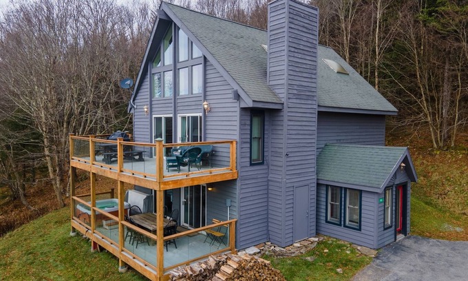 Snowshoe Ski Chalet | 5BR Chalet Stunning Views,Hot Tub,Walk to Slopes