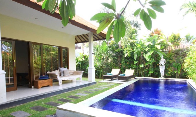 Batubelig Villa | 5Min WALK TO Beach-PRIVATE POOL MAHAYANA 1BR VILLA