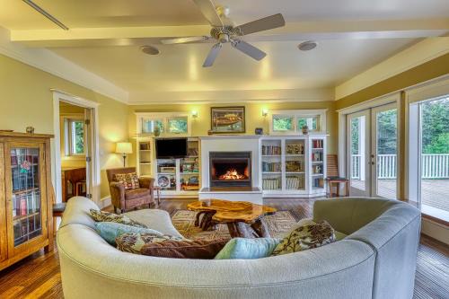 Eastsound House | 6 Bed 4 Bath Vacation home in Eastsound