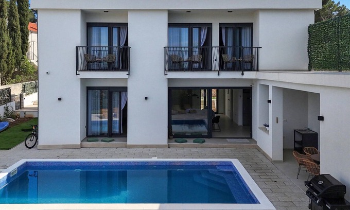 Donji Prolozac House | 6 bedroom awesome home in Prolozac