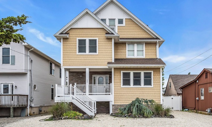 South Seaside Park House | 6 Bedroom Home in SOUTH Seaside Park one BLOCK FROM ISLAND BEACH STATE PARK!