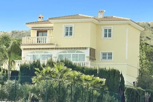 Hoya de los Patos Villa | 6 Bedroom Luxury Villa, Jacuzzi & heated pool 18 guests