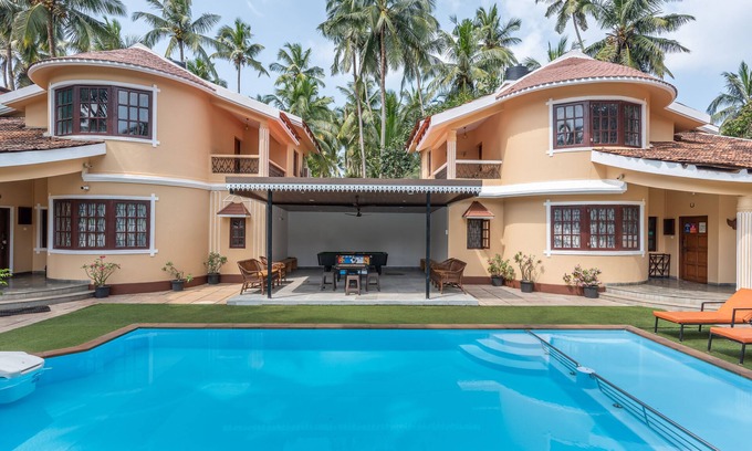 Calangute Villa | 6 bedroom Private Villa on Adventure Street with Large Garden and Pool Table