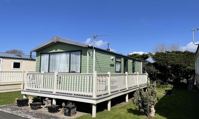 Burnham-on-Sea House | 6 berth pet friendly caravan on Sandy Glade (John Fowlers) Brean