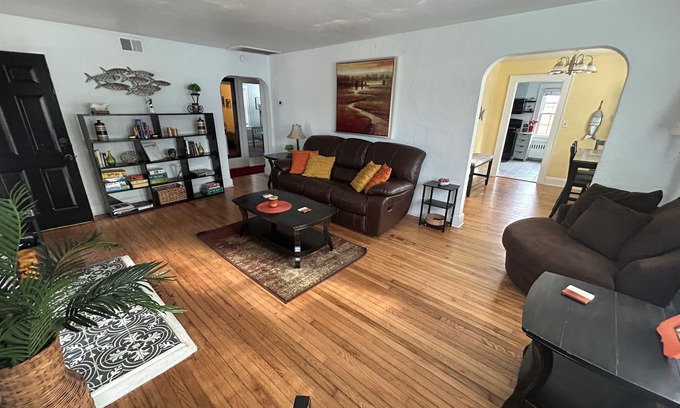 Northeast Virginia Beach Cottage | 6 Block to oceanfront and in the center of the vibe district!