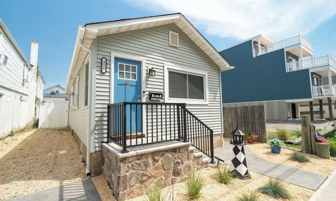 Seaside Heights House | 6 FREE season beach passes. All new in Seaside Heights with private driveway