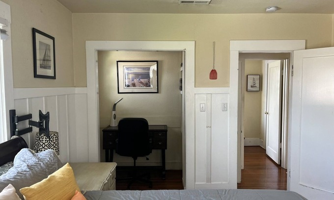 East Palo Alto House | 6 Minutes from SF Bay, Near Meta, Stanford and Google ~ 3-Bedroom Vacation Home