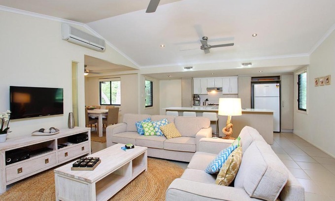Rainbow Beach House | 6 Orania Court Rainbow Shores